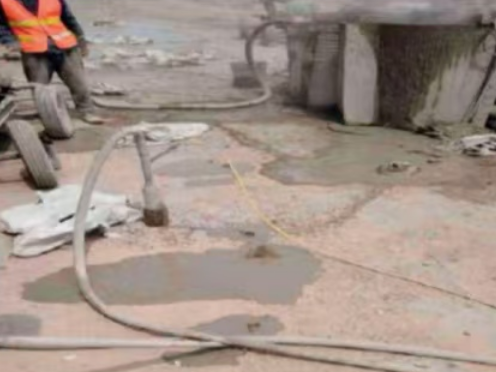 新州镇水泥混凝土路面板底注浆技术 路面脱空注浆整治方案