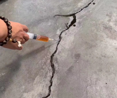 新州镇混凝土裂缝修补技术详解​