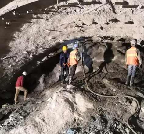 新州镇隧道拱顶带模注浆料，微膨胀注浆料的特点及施工工艺